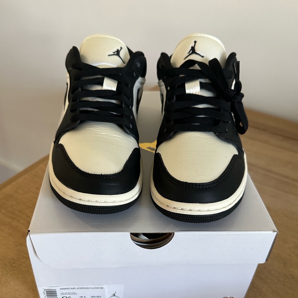 $160 NEW IN BOX!  Air Jordan 1 Low SE women’s 8.5 - Picture 5 of 7